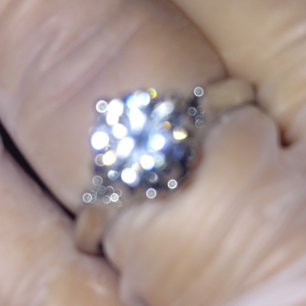 Engagement Ring 1 carat Moissanite with Certified by GRA Gemology center!!